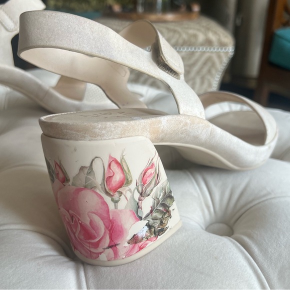 Naturalizer Shoes - Beautiful suede leather sandals